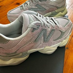 Women’s New Balance 9060 pink/purple size 7.5